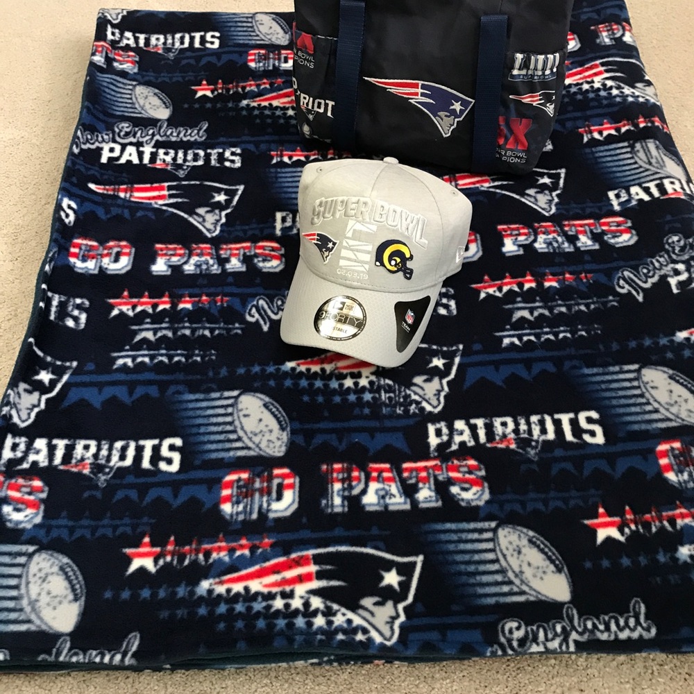 Sports Bag,Cap, and Blanket Bundle - Picture 3 of 5